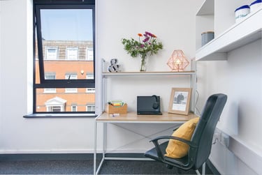 1 bed studio, Fulham Palace Road, Hammersmith, London, W69PA - Image 3